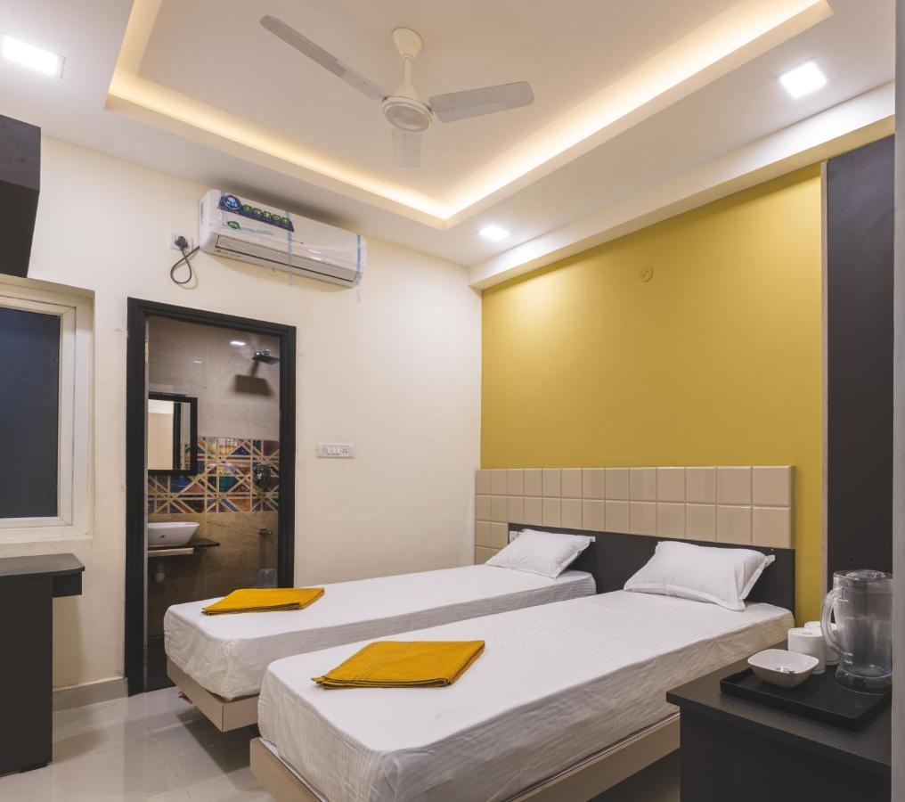 Skm Regency Hotel Ченай Екстериор снимка