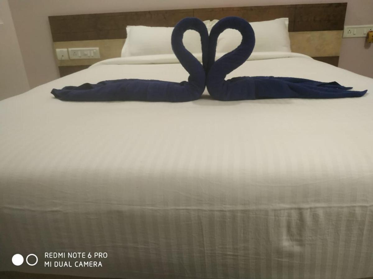 Skm Regency Hotel Ченай Екстериор снимка